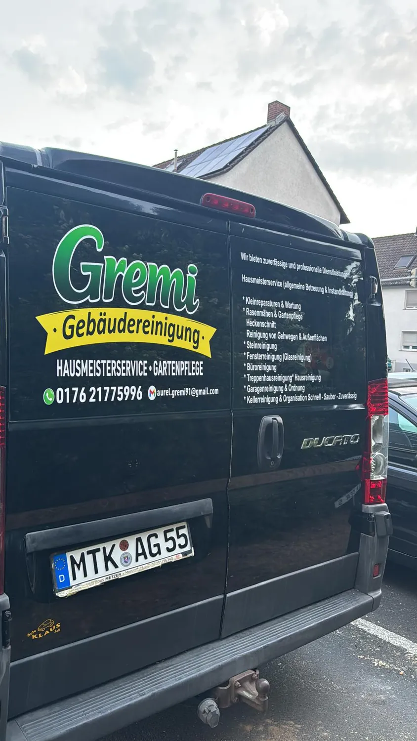 Servicefahrzeug von Gremi Hausmeister Service